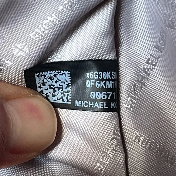 🌼Michael Kors Sheila medium front pocket backpack - Picture 13 of 14